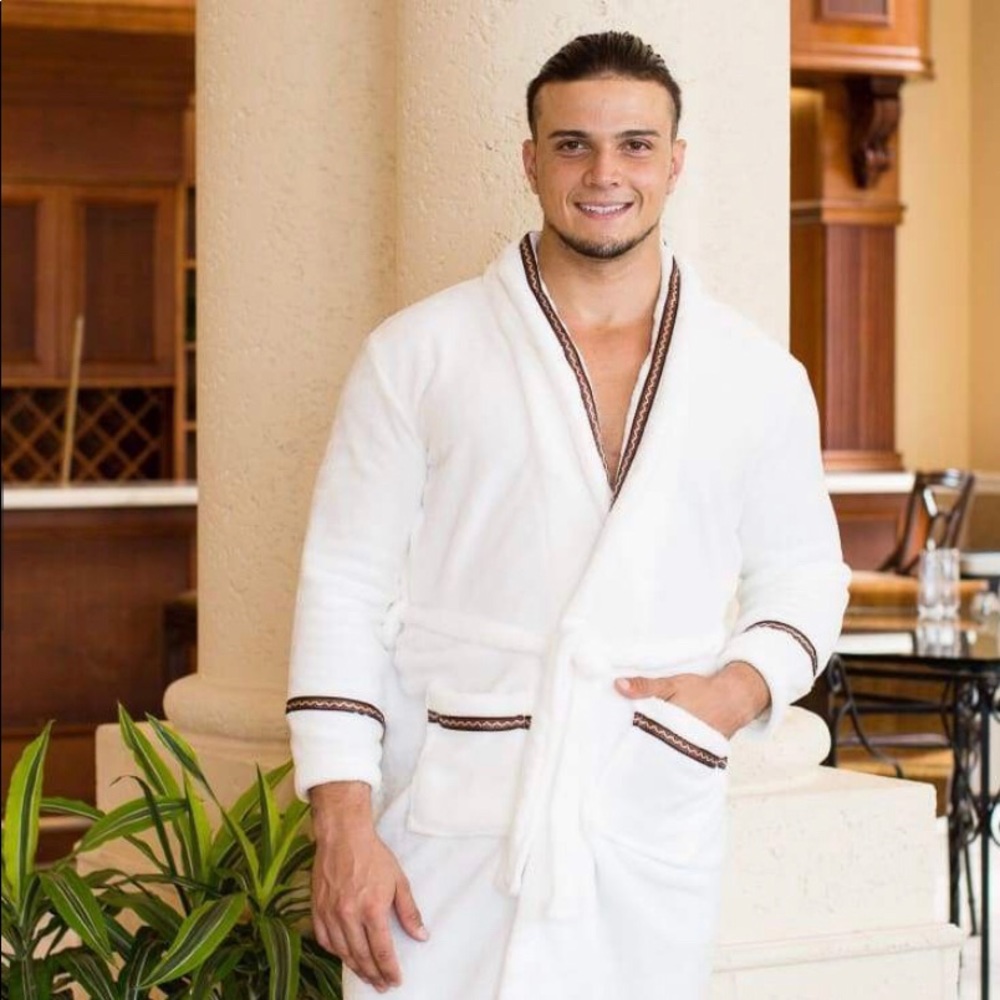 KUL COUTURE PRESENTS King And Queen Bathrobe Set - Picture 10 of 11